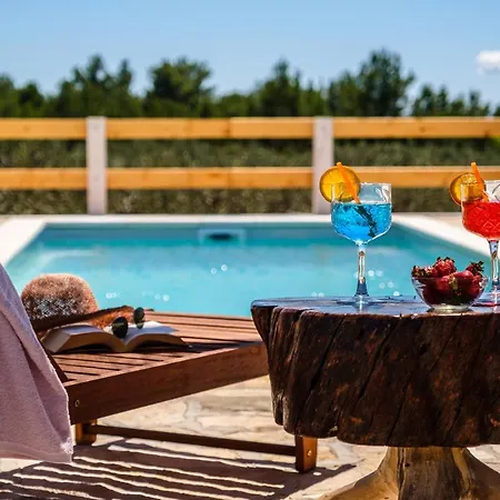 Holiday home Holiday Maslinada