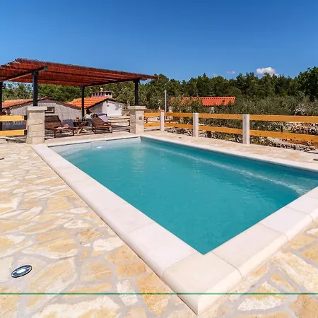 Holiday home Holiday Maslinada *