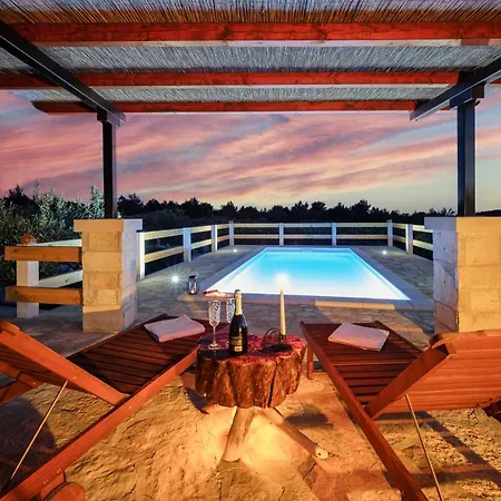 Holiday home Holiday Maslinada
