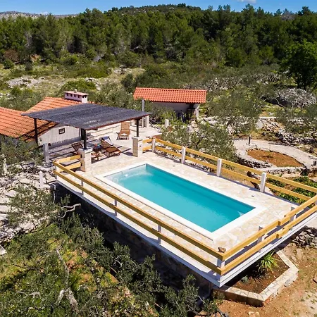 Holiday home Holiday Maslinada